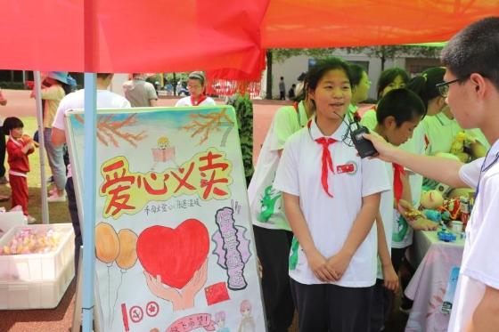 闺蜜两口子吵架我该怎么劝，男的打她了？游戏画面